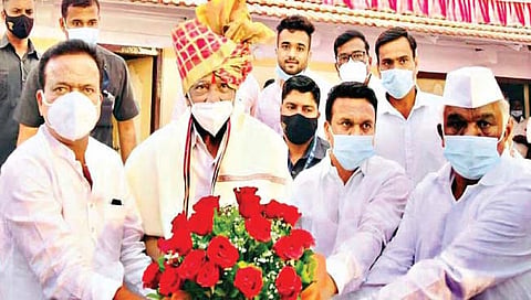 शरद पवारांनी पुरवला बाळासाहेबांचा हट्ट