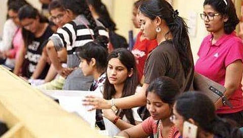 Caste Validity Certificate : राजकारण्यांना सवलत, विद्यार्थ्यांना सक्‍ती