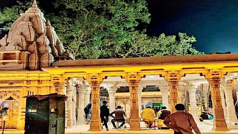 काशी विश्‍वेश्‍वर मंदिराच्या सान्‍निध्यात सापडली २५ प्राचीन मंदिरे