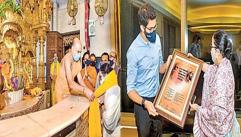 मुंबई : तृणमूल काँग्रेसच्या अध्यक्षा आणि पश्‍चिम बंगालच्या मुख्यमंत्री  ममता बॅनर्जी दोन दिवसांच्या मुंबई दौर्‍यावर आहेत. मंगळवारी त्यांनी सिद्धिविनायकाचे दर्शन घेतले. त्यानंतर युवासेना अध्यक्ष, पर्यावरण मंत्री आदित्य ठाकरे आणि ममता बॅनर्जी यांची भेट झाली.