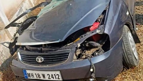 जळगाव : जामनेरमधील टाकळीत कार नाल्‍यात काेसळून तिघांचा मृत्यू 
