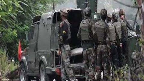 Pulwama encounter : चकमकीत ‘जैश’च्‍या कमांडरसह दाेन दहशतवाद्‍यांचा खात्‍मा