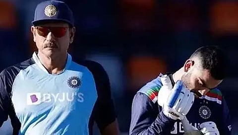 Ravi Shastri and virat kohli : इंग्‍लंड दौर्‍यातील अपयशामुळे विराट होता मानसिक तणावाखाली