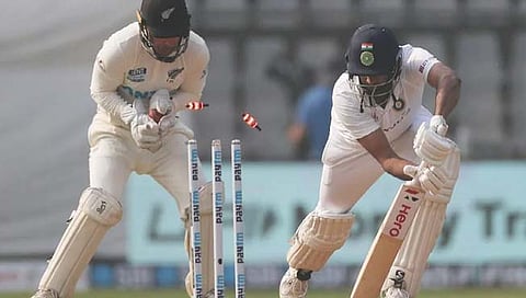 R Ashwin : वानखेडेवर अश्विनचा ‘गोंधळ’, बोल्ड झाला तरी DRS मागत राहिला (Video)