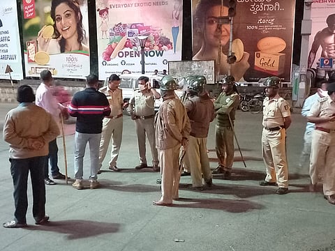 शिवपुतळा विटंबना ; बेळगावात जमावबंदी,  दगडफेकप्रकरणी २७ जणांना अटक