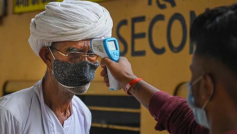 COVID-19 : दिलासादायक! ओमायक्रॉनमुळे रुग्णालयात दाखल होण्याचा धोका कमी, नवीन संशोधन
