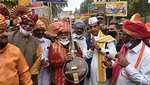 संमेलनाध्यक्ष छगन भुजबळ ग्रंथदिंडीवेळी 