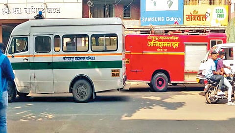 कोल्हापूर : आत्मदहनाचा इशारा अन्  महापालिकेत तारांबळ