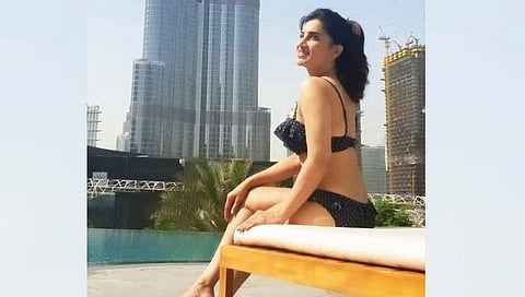 ब्लॅक बिकिनीतील  स्मिता गोंदकरचा फोटो व्हायरल 
