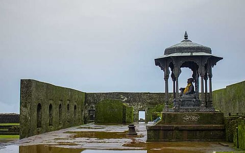 राष्ट्रपती रायगड दौरा : हेलिपॅडला विरोध झाल्याने  राष्ट्रपती रायगडावर ‘रोप वे’ने जाणार