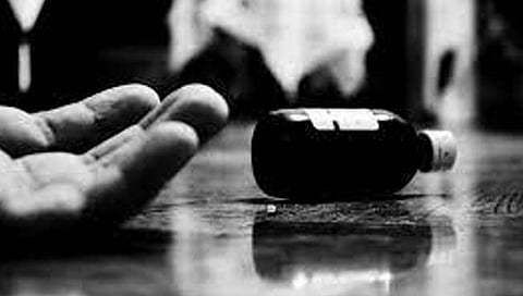 नागपूर : पत्नी आणि मुलीचा गळा चिरुन पतीची आत्महत्या, मुलावर जीव असल्याने बचावला