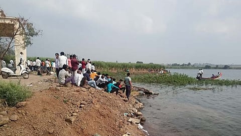 उजनी धरण : बुडणाऱ्याने मिठी मारली अन्‌ त्याच्यासह पट्टीचा पोहणाराही बुडाला