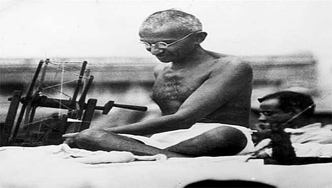 महात्मा गांधींचा आज स्मृतीदिन... ३० जानेवारी १९४८ ला बिर्ला भवन मध्ये नेमकं काय घडलं? जाणून घ्या.. 