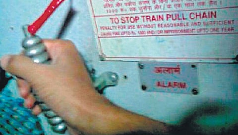 मुंबई  : आता झोपाळू प्रवाशांचे स्टेशन चुकणार नाही