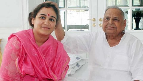 Aparna Yadav : मुलायमसिंह यादवांची सून भाजपच्या गळाला लागणार ?