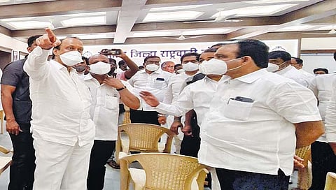 दिवसभरात नियोजित वेळेआधी सर्व कार्यक्रम करतानाही  उपमुख्यमंत्री अजित पवारांची देहबोली धडाकेबाज निर्णय घेणारी होती.  