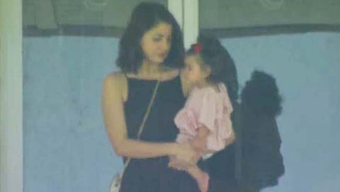 Virat’s Daughter Vamika : विराट-अनुष्‍काची ‘वामिका’ प्रथमच आली कॅमेर्‍यासमोर..!( व्‍हिडीओ व्‍हायरल )