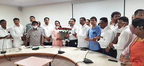 सिंधुदुर्ग जिल्हा बँकेच्या अध्यक्षपदी मनीष दळवी, उपाध्यक्षपदी अतुल काळसेकर विजयी