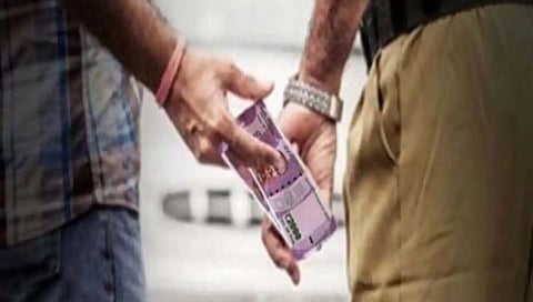 Jalgaon Bribe News :  पाच हजारांची लाच घेतांना ग्रामसेवकास रंगेहाथ अटकेत