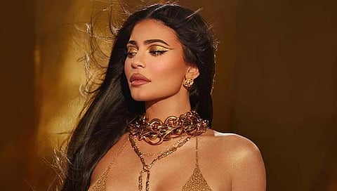 Kylie Jenner चे Instagram वर 300 मिलीयन फॉलोअर्स 