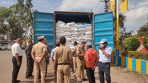 पुणे : लाखो रुपयांचा गुटखा वाहतूक करणारा ट्रक हडपसर पोलिसांकडून जप्त