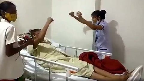 हृदयस्पर्शी व्हिडिओ! नर्सनं असं काही केलं की चक्क लकवाग्रस्त रुग्ण नाचू लागला