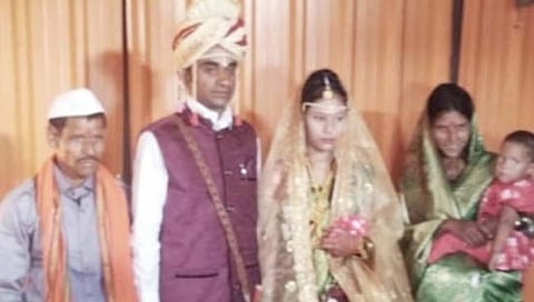 परभणी : जिंतुर तालुक्यातील वस्सा गावात ग्रामस्थांनी अखंड हरिनाम सप्ताहात केलं गरीब मुलीचे लग्‍न