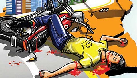 बेळगाव : दुचाकीची दुभाजकाला धडक; दोघे युवक ठार
