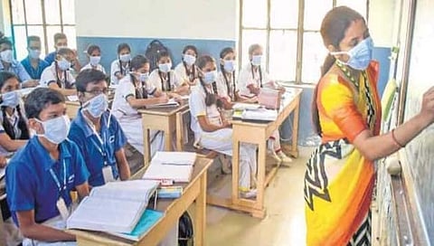 कर्नाटकातील ९ वी, १० वी वर्ग सोमवारपासून सुरू