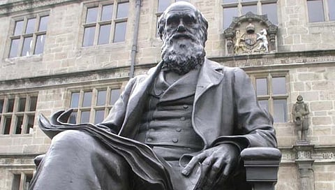 Darwin Day : निसर्गातील अस्‍तित्‍वाच्‍या लढाईचा ‘नियम’ सांगणारा महान शास्‍त्रज्ञ सर चार्ल्स डार्विन