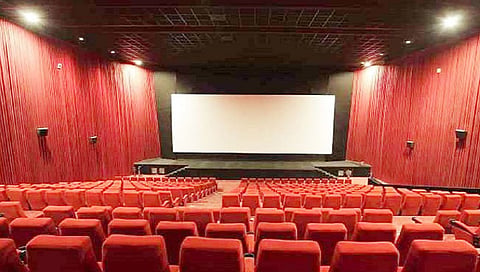कोरोना निर्बंध : पूर्ण क्षमतेने सिनेमागृहे, उपाहारगृहे सुरू होणार