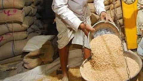 धुळे जिल्ह्यातील 11 स्वस्त धान्य दुकानांचे परवाने निलंबित ; “हे” आहे कारण