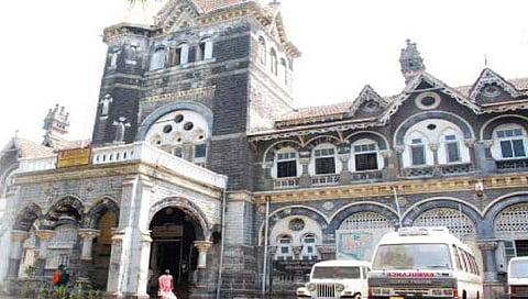 सीपीआर चतुर्थश्रेणी रिक्त पदे भरण्यास वाटाण्याच्या अक्षता