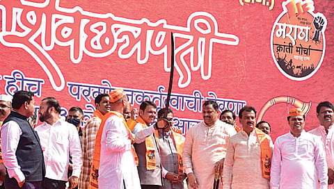 देवेंद्र फडणवीस : सेनेची सत्ता उधळण्यासाठी मावळ्यांप्रमाणे कामाला लागा