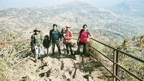साम्राज्य मराठे या पावणेदोन वर्षांच्या चिमुरड्याने आपल्‍या पालकांसाेबत कळसुबाई शिखर सर केले.