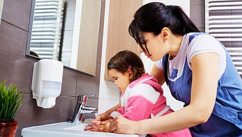Hygiene Habits : पालकांनो, तुमच्या मुलांना स्वच्छतेच्या सवयी कशा लावाल? 