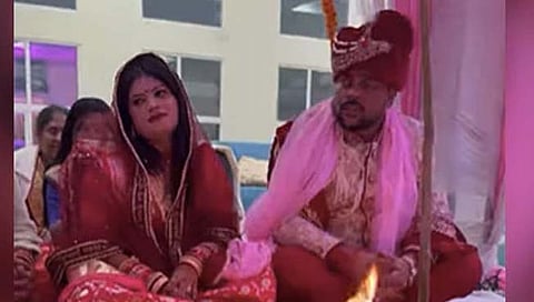 Wedding VIDEO : नवरदेवाला विचारलं, “सर्वात मोठे व्‍यसन कोणते” ? उत्तर ऐकून खळखळून हसाल…