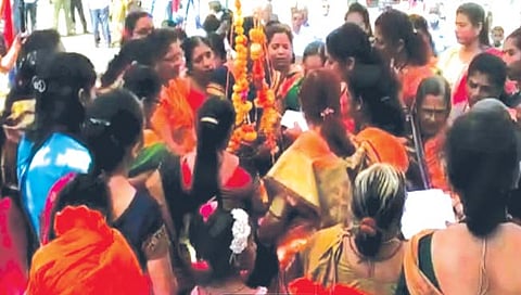  किल्‍ले पन्हाळगडावर शाही थाटात शिवजन्मोत्सव सोहळा ‘जय भवानी... जय शिवाजी’च्या जयघोषाने दुमदुमला गड