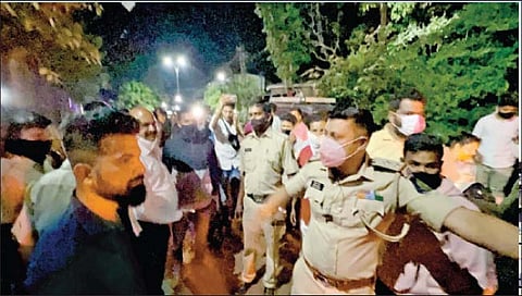 Goa Election : पैसे वाटपाच्या संशयावरून म्हापशात दोन गटांत बाचाबाची