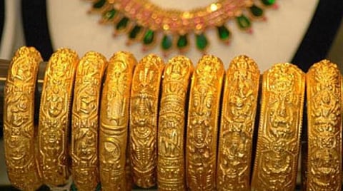 Gold price : सोन्याच्या दरात घसरण, जाणून घ्या १८ ते २४ कॅरेटचा दर