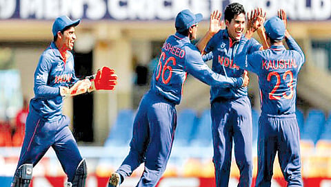U19 World Cup Final : भारत दीडशे पार; विजयासाठी ३८ धावांची गरज