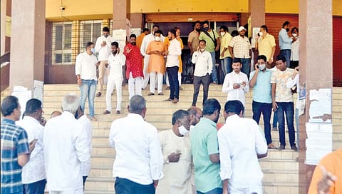 सोलापूर: प्रभागांची तोडफोड; ‘कहीं खुशी, कहीं गम’