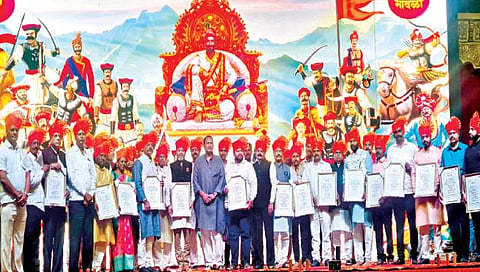 सातारा :स्वराज्य योद्धयांच्या वंशजांचा खा. उदयनराजेंच्या हस्ते सन्मान