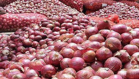 नाशिक : बाजार समित्या बंद राहणार असल्याने कांदा उत्पादक चिंतेत