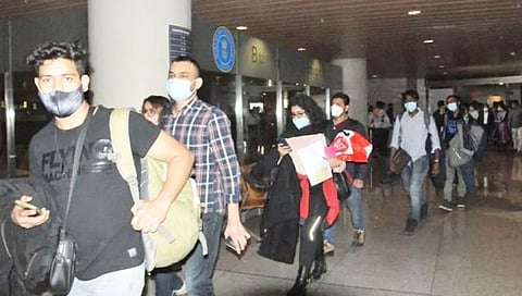 युक्रेन संकट : मायदेशी परतलेल्या विद्यार्थ्यांच्या अर्धवट शिक्षणावर सरकारचा विचार सुरू 