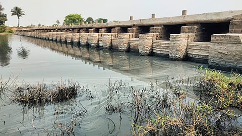 पुणे : शिरवली बंधाऱ्यातून दूषित पाण्याची गळती