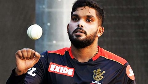 Wanindu Hasaranga : आयपीएलमध्ये कोलकाताचे कंबरडे मोडणारा श्रीलंकंन खेळाडू आहे तरी कोण?