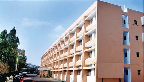 सीईओंच्या खुर्चीवरील फोटोशूट ‘त्या’ शिक्षिकेला भोवले; प्राथमिक चौकशीत दोषी असल्याचे उघड