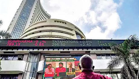 Stock Market Today : बाजार घसरला, सेन्सेक्स 250 अंक तर निफ्टी 17850 च्या खाली, जाणून घ्या स्टॉक मार्केटचा आजचा मूड