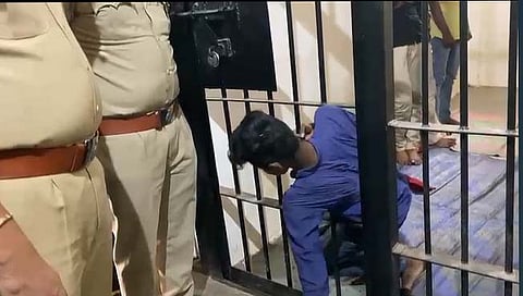 पुणे : तुरूंगातील दोन गजाच्या गॅपमधून बाहेर पडून चोरट्यांची धूम